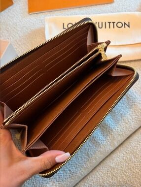 Louis Vuitton Zippy Wallet